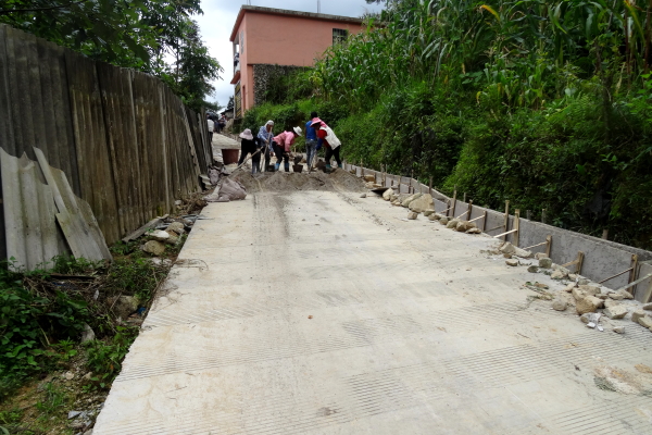 火山大寨示范村 火山大寨示范村