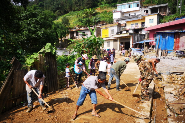 清理建筑垃圾 清理建筑垃圾