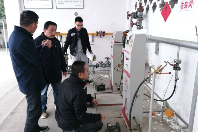 检查加油站计量设备01 检查加油站计量设备01